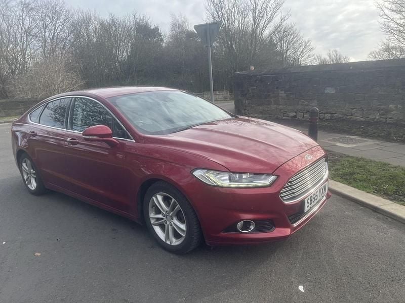 Usado Ford Mondeo Titanium 150 HP (110 kW) 2015 Vermelho Citadino