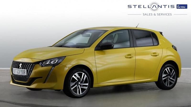 Used Peugeot 208 Active+ 102 HP (75 kW) 2023 Yellow Hatchback