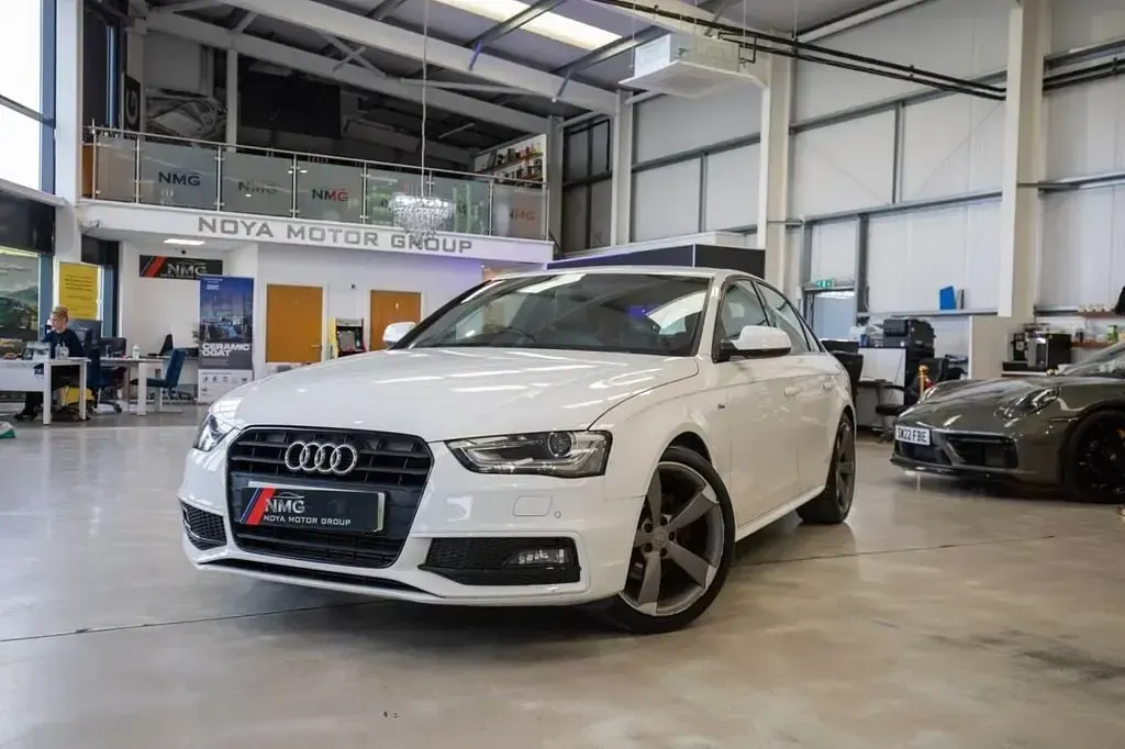 Używany Audi A4 Black Edition 150 KM (110 kW) 2014 Biały Sedan/Limuzyna