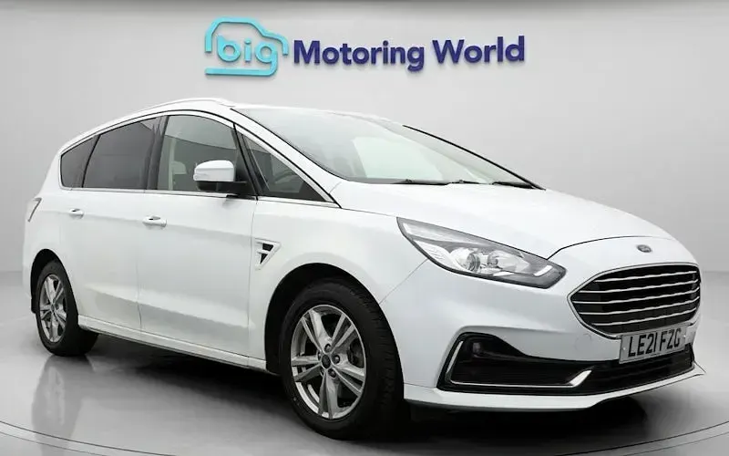 Begagnad Ford S-MAX Titanium 150 HK (110 kW) 2019 Minibuss