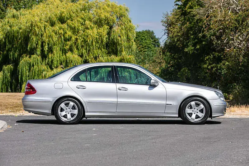 Used Mercedes E320 Avantgarde 221 HP (162 kW) 2022 Silver
