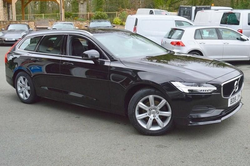 Used Volvo V90 Momentum 190 HP (139 kW) 2018 Black Estate