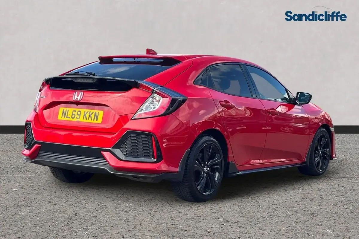 Begagnad Honda Civic Sport 126 HK (92 kW) 2018 Röd Halvkombi
