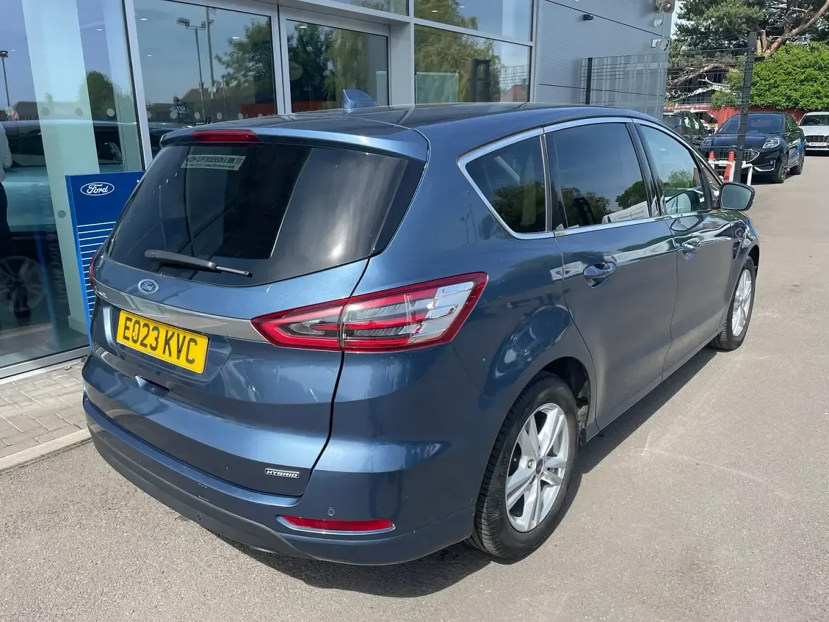 Used Ford S-MAX Titanium 190 HP (139 kW) 2023 Blue MPV