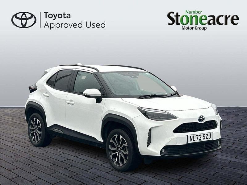 White Used 2023 Toyota Yaris Hybrid Design Hatchback | £21,000 (Expensive) - Image 1/3