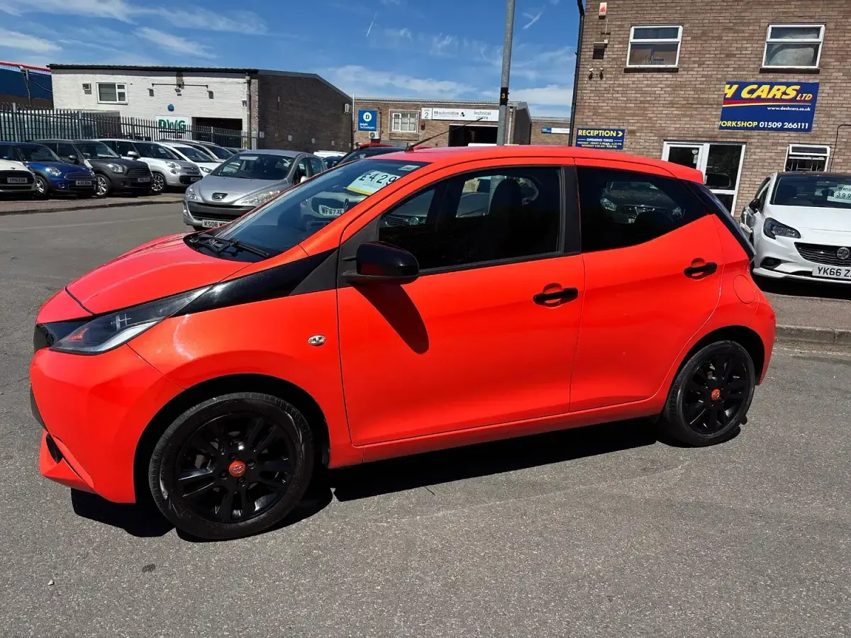 Used Toyota Aygo X-cite 69 HP (50 kW) 2015 Orange Hatchback