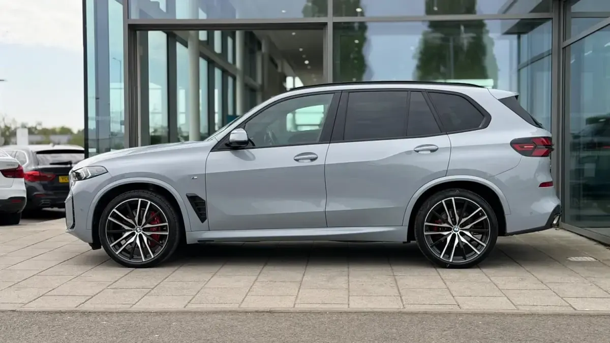 Usado BMW X5 M Sport 294 HP (216 kW) 2024 Cinzento SUV