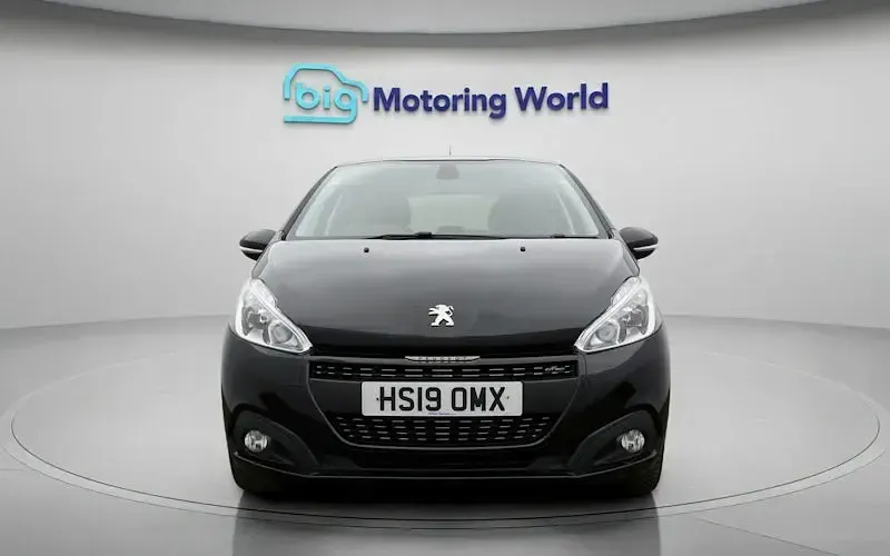 Used Peugeot 208 GT-line 110 HP (80 kW) 2019 Black Hatchback