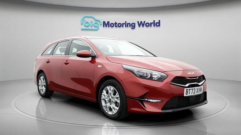 Red Used 2024 Kia Ceed Hatchback | £15,500 (Good price) - Image 1/4