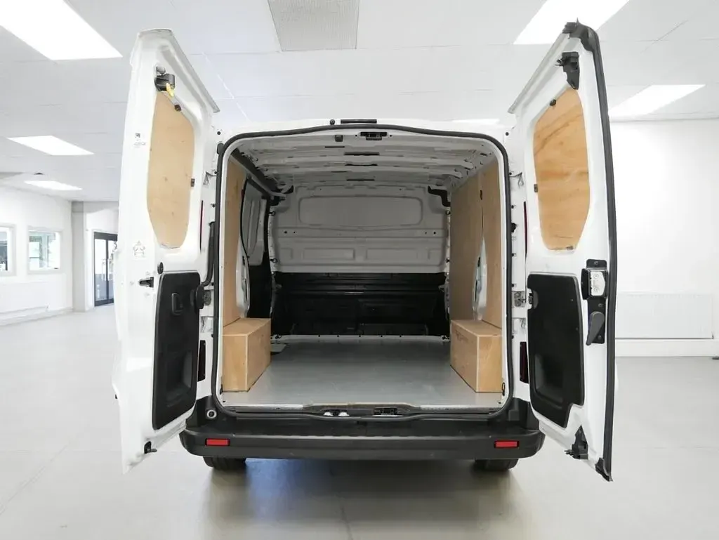Used Nissan Primastar Tekna 110 HP (80 kW) 2023 White MPV