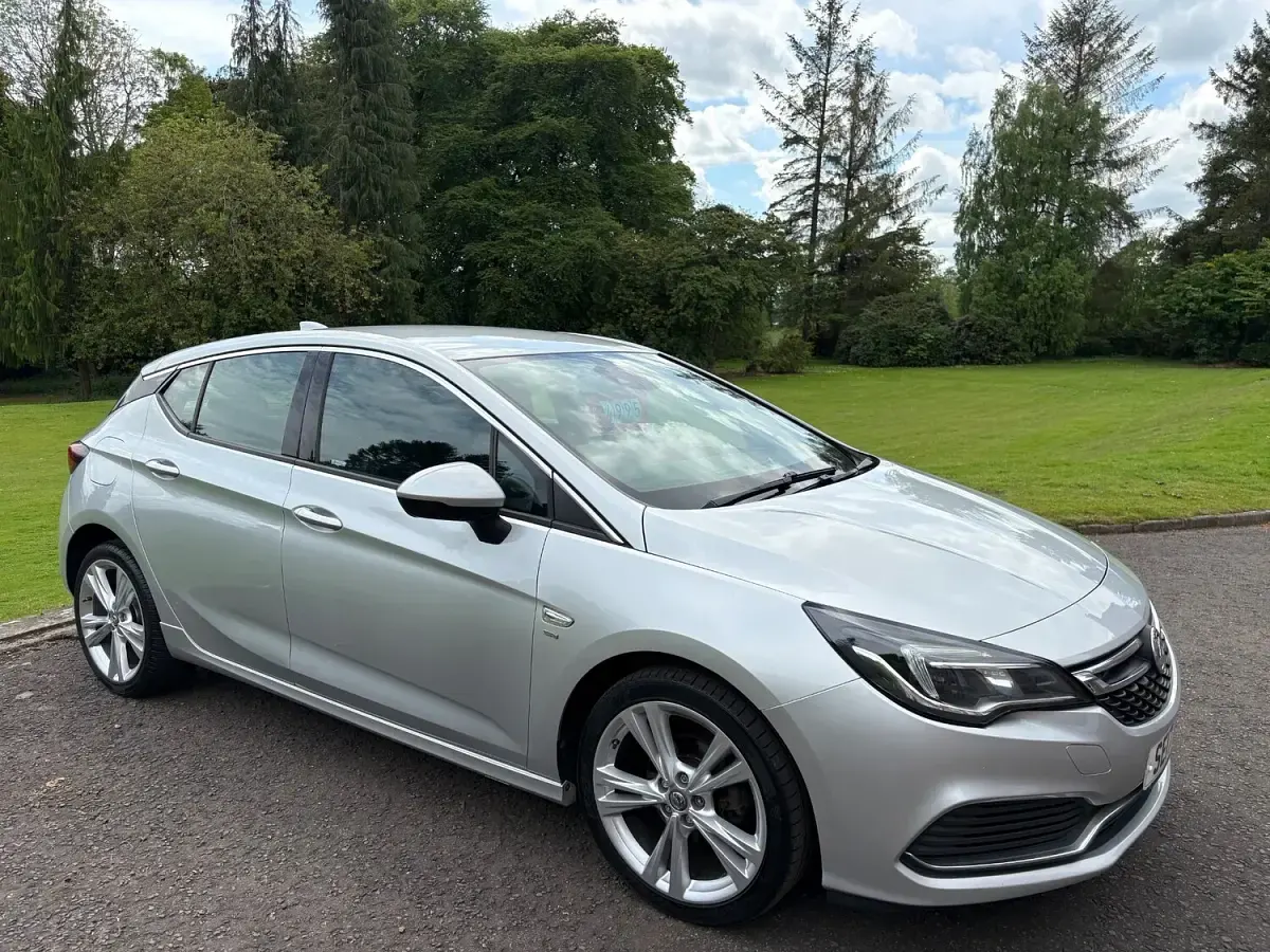 Used Vauxhall Astra SRi 110 HP (80 kW) 2017 Silver Hatchback