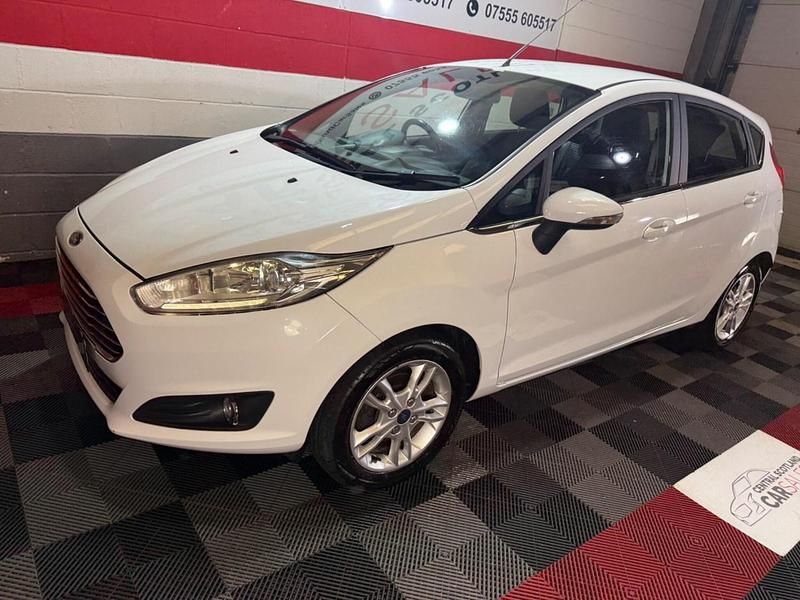 Usado Ford Fiesta Zetec 2016 Branco Citadino