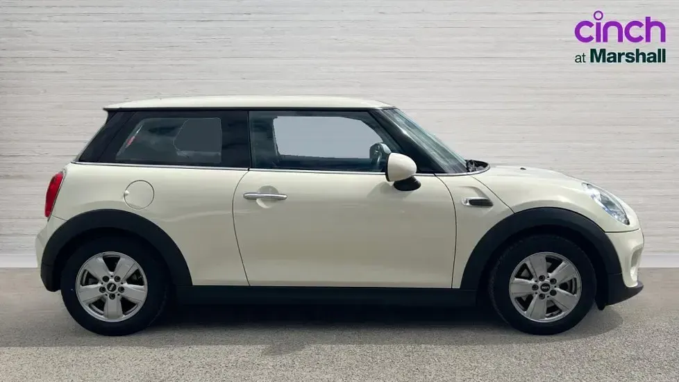 Used Mini ONE Pepper 102 HP (75 kW) 2016 White Hatchback