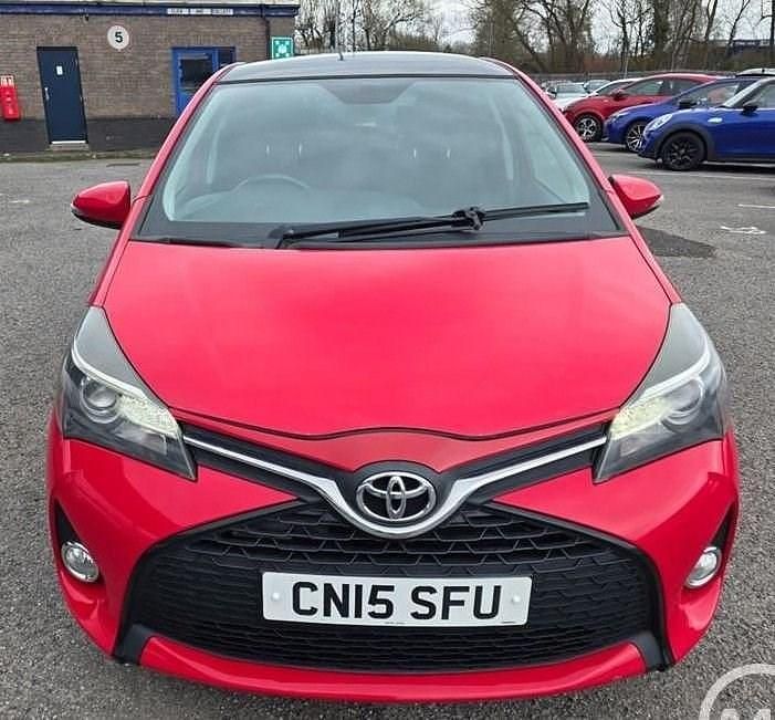 Used Toyota Yaris Sport 99 HP (72 kW) 2015 Red Hatchback