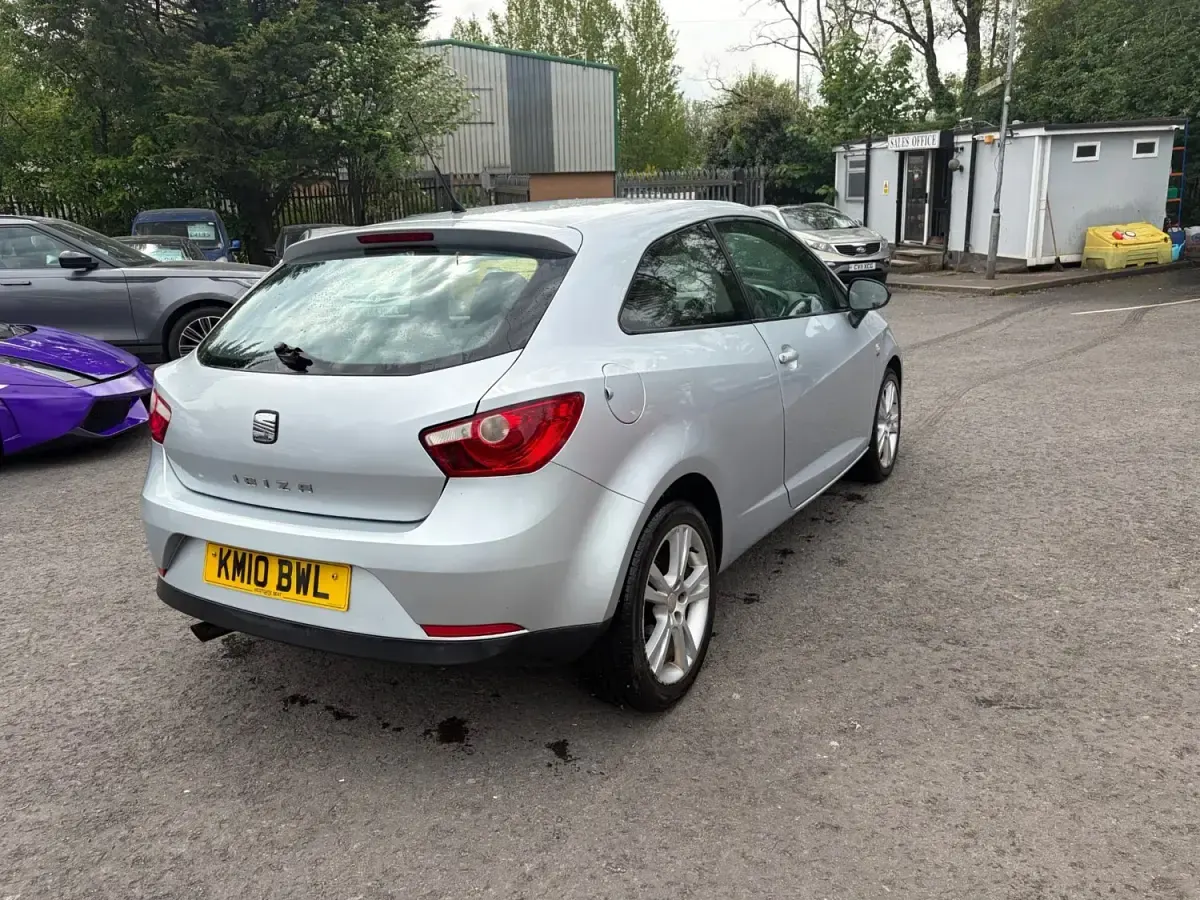 Usado Seat Ibiza Sport 2010 Plateado Utilitario