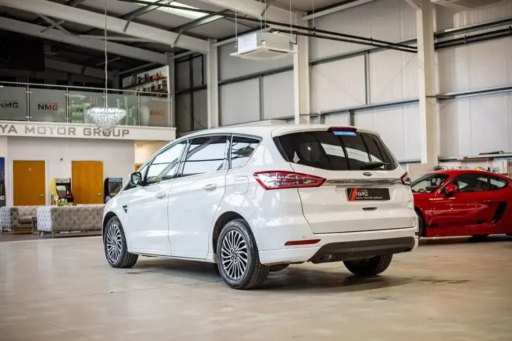 Usado Ford S-MAX Titanium 150 CV (110 kW) 2019 Blanco Monovolumen