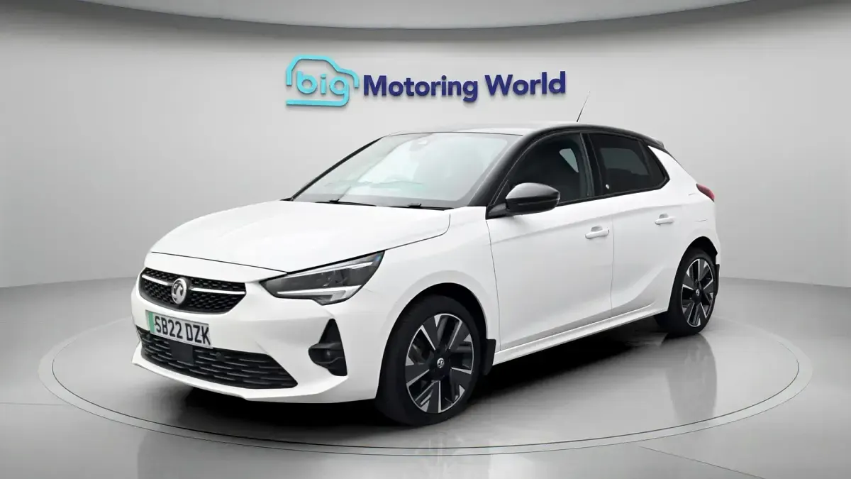 Used Vauxhall Corsa-e SRi 100 kW (136 HP) 2022 White Hatchback