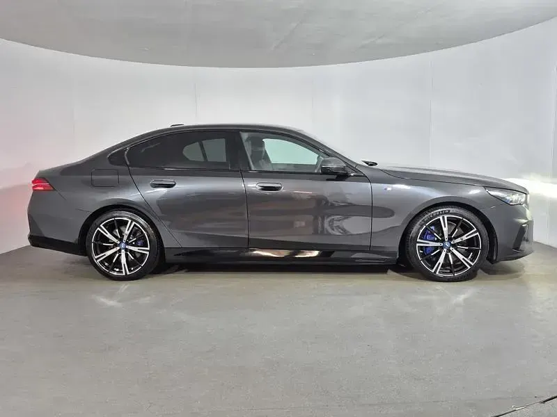 Usado BMW i5 M Sport 250 kW (340 CV) 2024 Gris Berlina