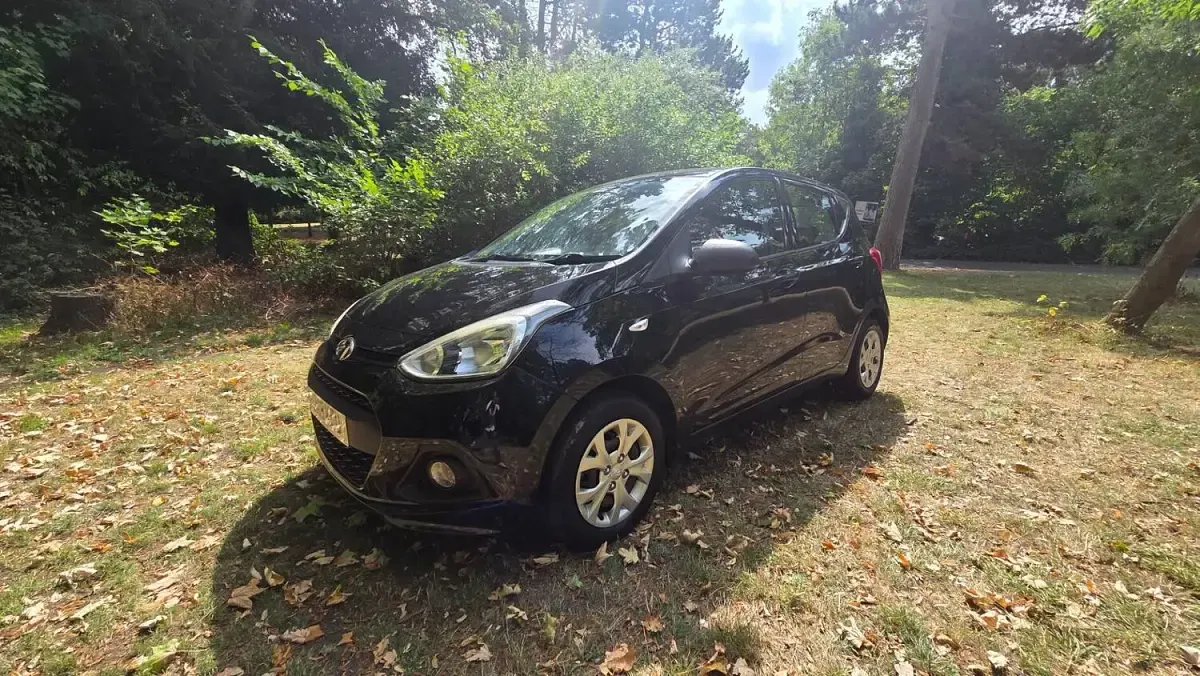 Used Hyundai i10 67 HP (49 kW) 2015 Black Hatchback