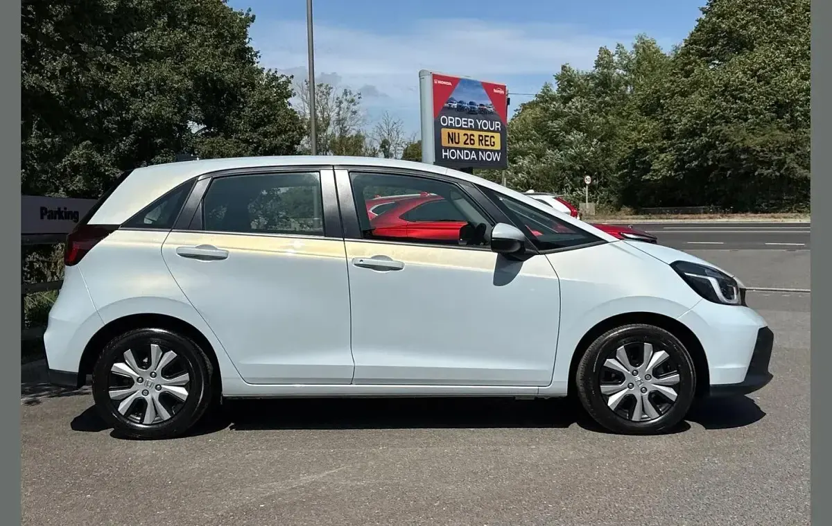 Used Honda Jazz Elegance 122 HP (89 kW) 2025 White Hatchback
