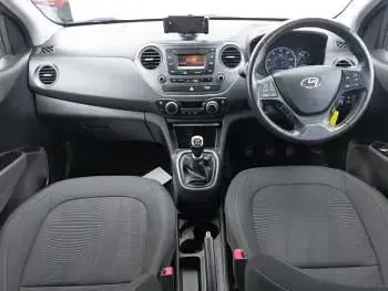 Used Hyundai i10 Premium 66 HP (48 kW) 2017 Red Hatchback