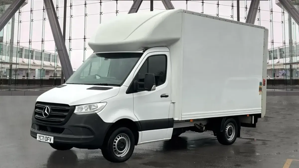 Używany Mercedes Sprinter Progressive 140 KM (102 kW) 2021 Biały Van