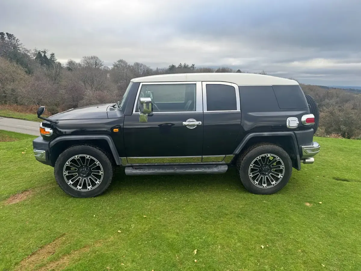 Used Toyota FJ 2025 Black/white