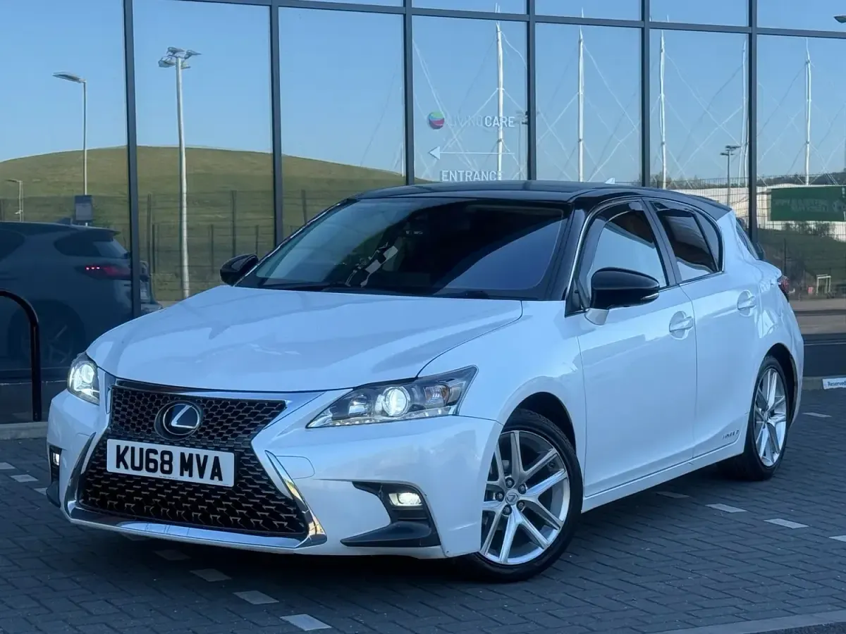 Used Lexus CT200h 2018 White Hatchback