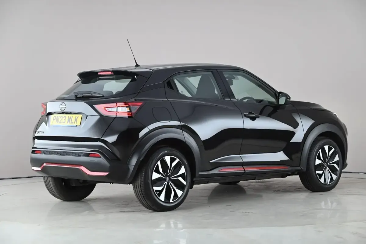 Używany Nissan Juke Acenta 114 KM (83 kW) 2023 Czarny SUV