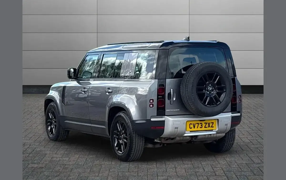 Używany Land Rover Defender SE 245 KM (180 kW) 2024 Szary SUV