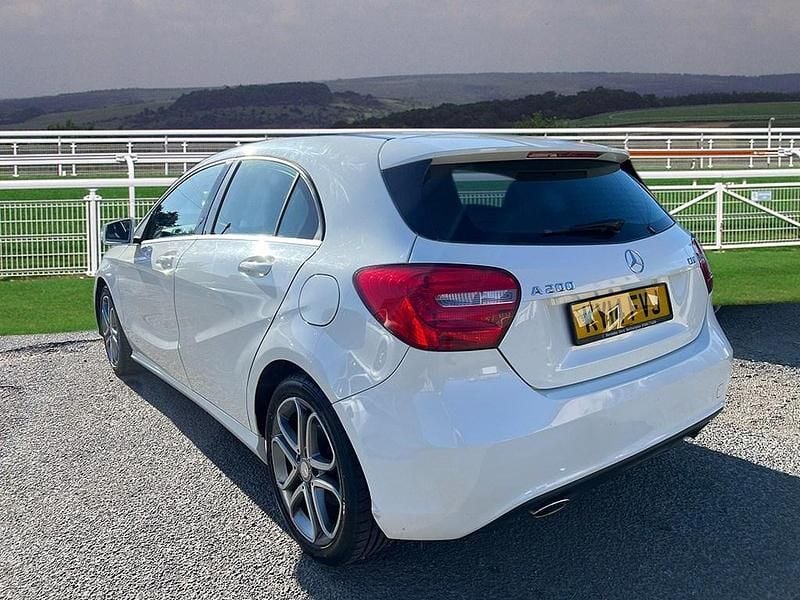 Used Mercedes A200 136 HP (100 kW) 2014 White Hatchback