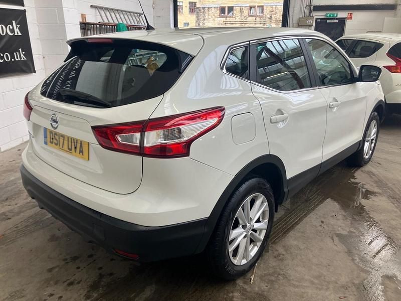 Used Nissan Qashqai Acenta 2017 White SUV