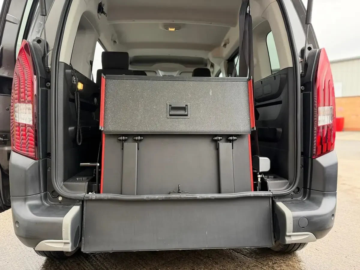 Used Peugeot Rifter Allure 100 HP (73 kW) 2021 Grey MPV