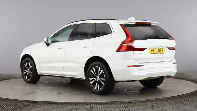 Used Volvo XC60 Momentum 250 HP (183 kW) 2022 White SUV