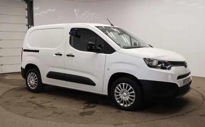 Used Toyota Proace 120 HP (88 kW) 2022 White MPV