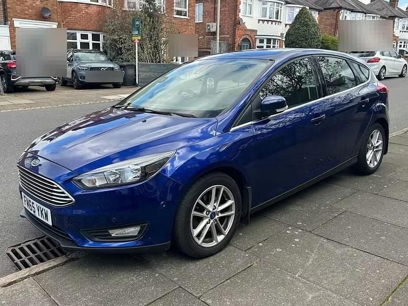 Used Ford Focus Zetec 125 HP (91 kW) 2016 Blue Hatchback