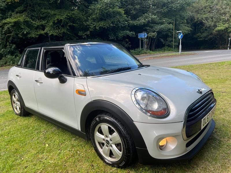Used Mini Cooper D Hatch 2017 Silver Hatchback