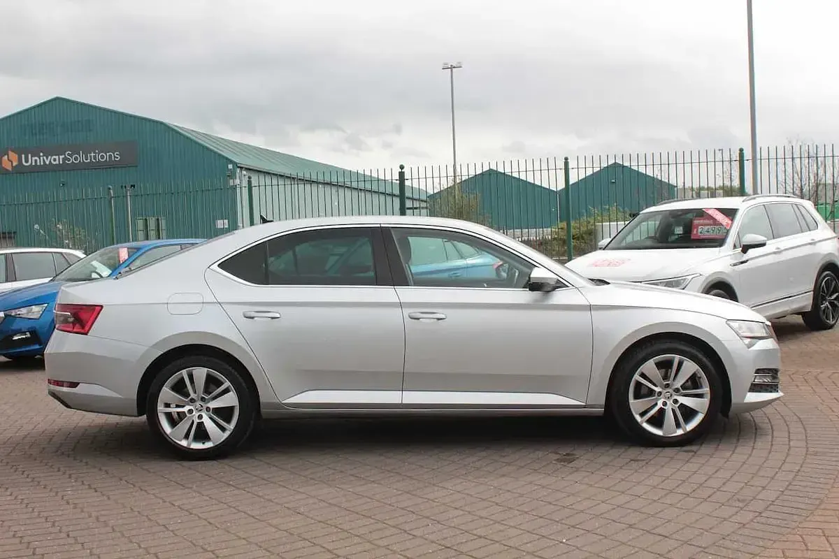 Used Skoda Superb SE L 147 HP (108 kW) 2022 Brilliant silver metallic Hatchback