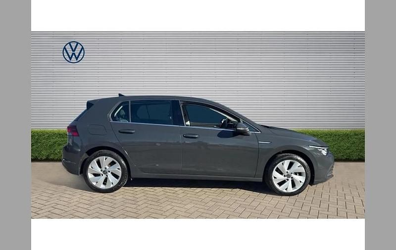 Second-hand VW Golf VIII Style 147 CP (108 kW) 2022 Gri Hatchback