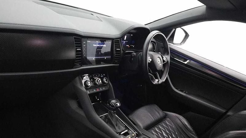 Moon white metallic Used 2022 Skoda Kodiaq SportLine SUV | £30,490 (Fair price) - Image 1/3