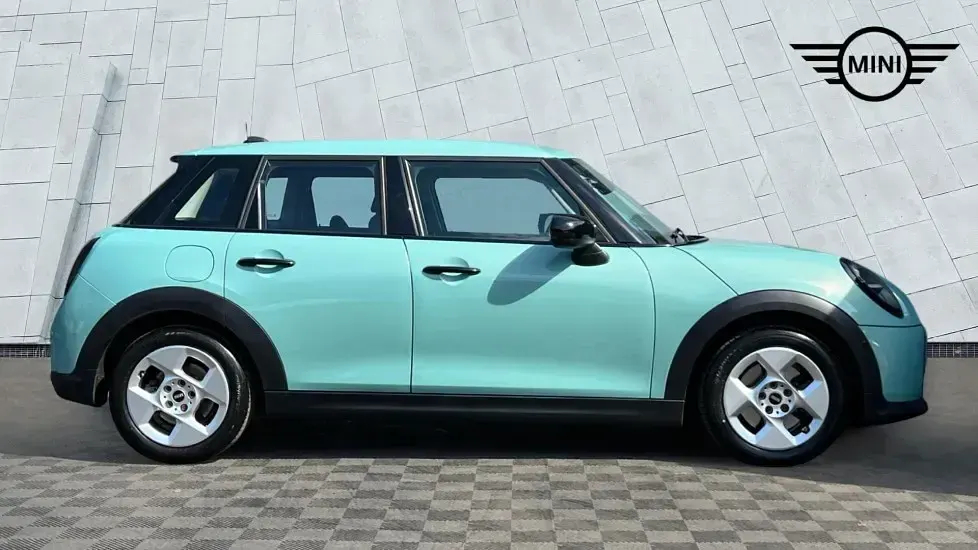 Used Mini Cooper Hatch 154 HP (113 kW) 2024 Green Hatchback