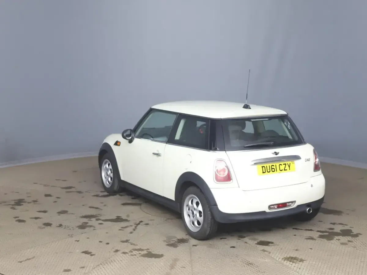 Used Mini ONE Hatch 98 HP (72 kW) 2011 White Hatchback