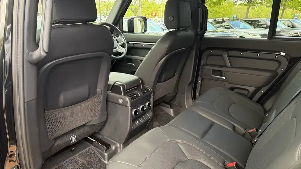 Used Land Rover Defender HSE Dynamic 350 HP (257 kW) 2025 Black SUV