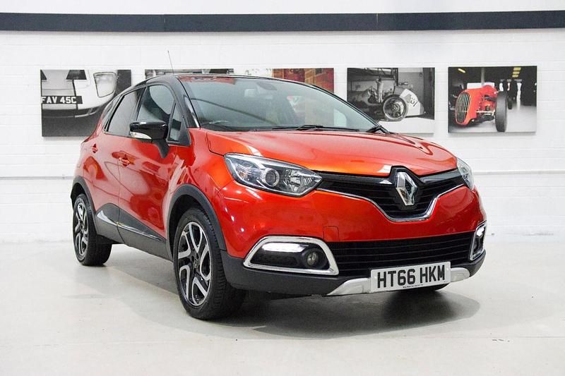 Red/black Used 2017 Renault Captur Signature SUV | £5,997 (Fair price) - Image 1/4