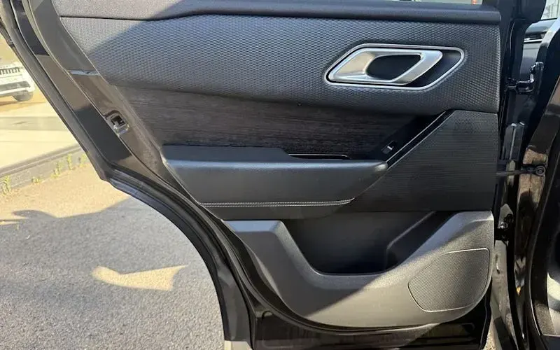 Used Land Rover Range Rover Velar S 180 HP (132 kW) 2018 Black SUV