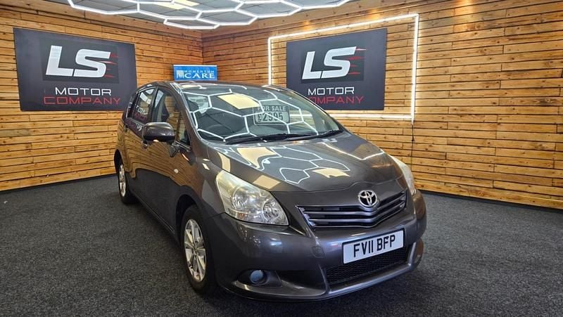 Used Toyota Verso 132 HP (97 kW) 2011 Grey MPV