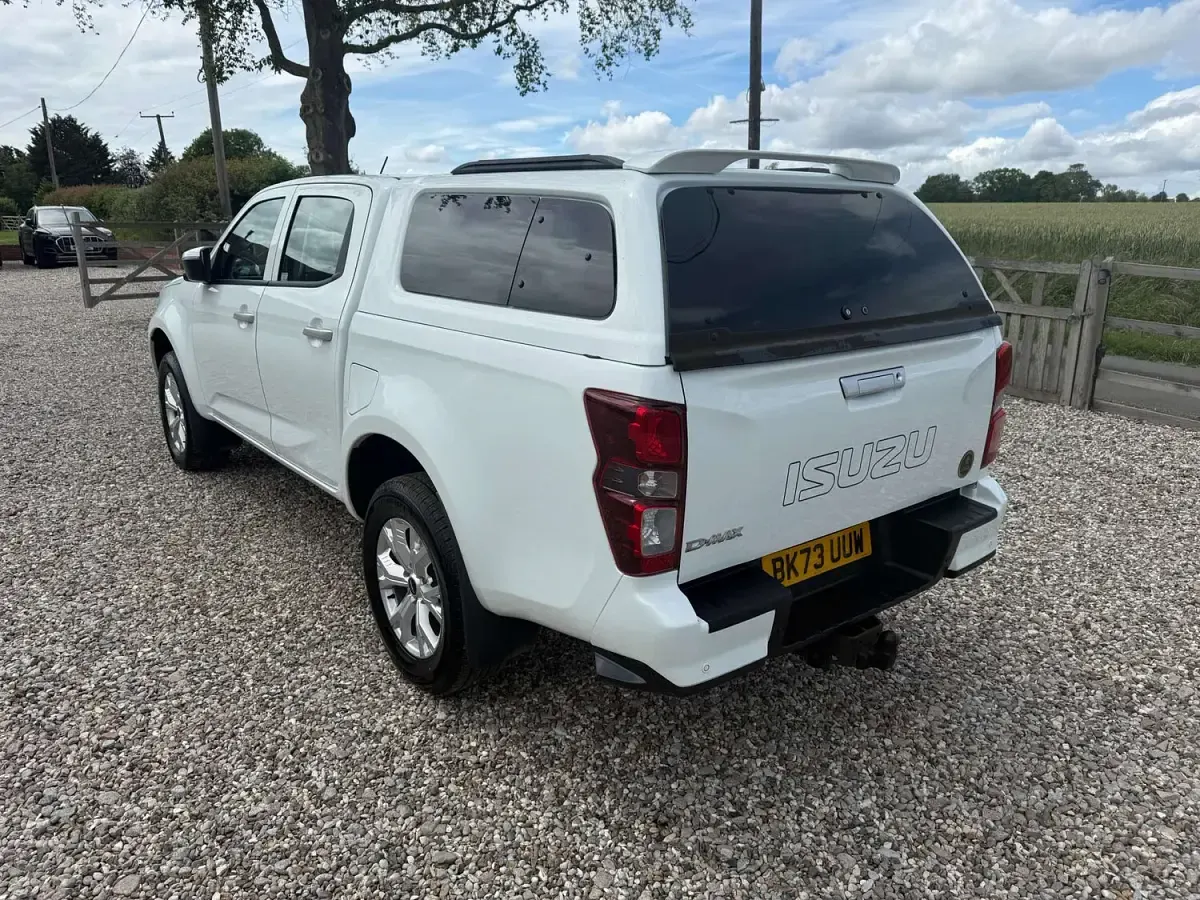 Used Isuzu D-Max 163 HP (119 kW) 2023 White Pickup