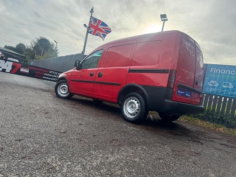 Used Vauxhall Combo 75 HP (55 kW) 2011 Red MPV