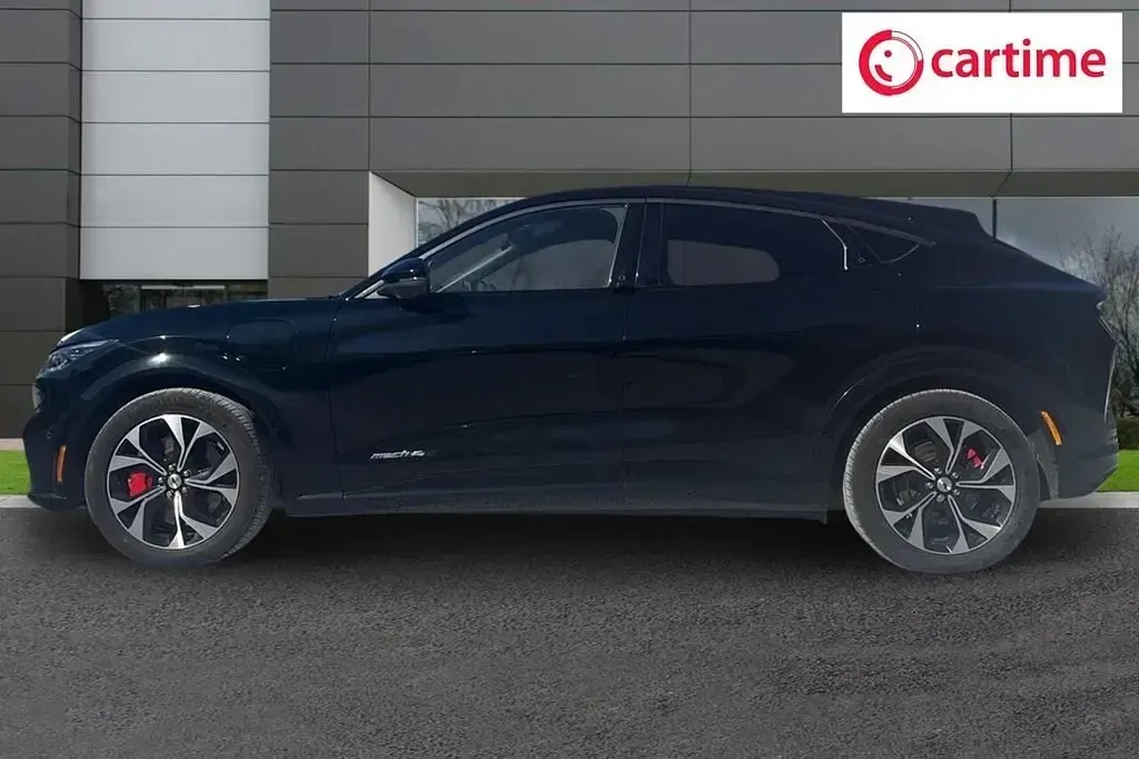 Begagnad Ford Mustang Extended Range 351 HK (258 kW) 2022 Svart Halvkombi