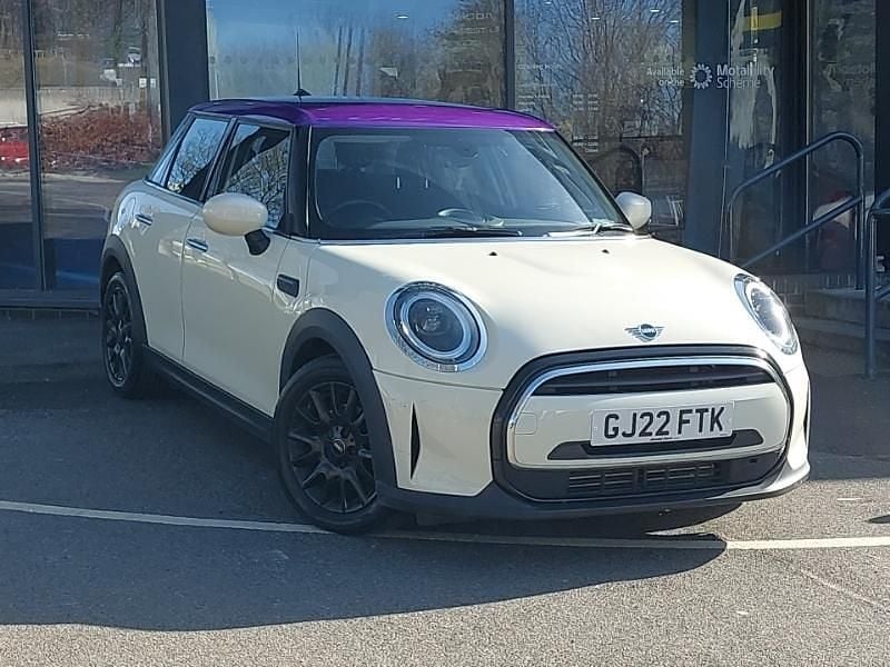 Used Mini ONE Classic 102 HP (75 kW) 2022 White Hatchback